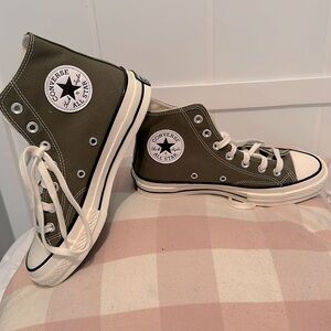 Converse high top, never worn